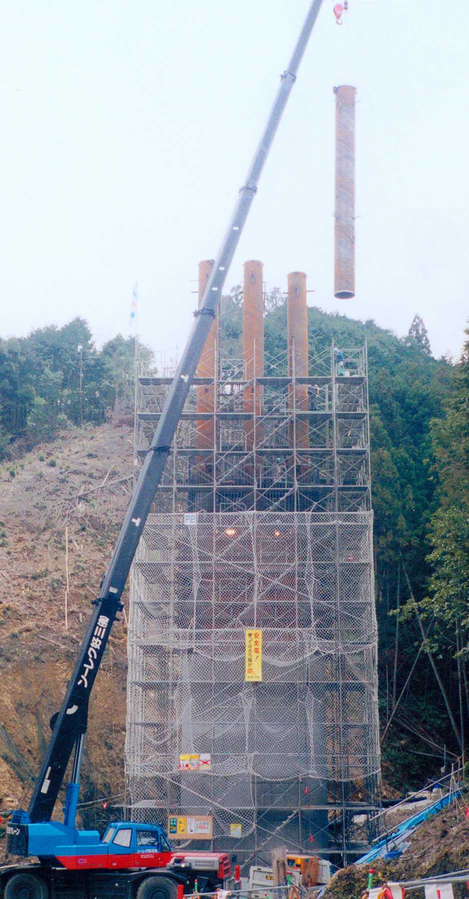 橋建設クレーン作業